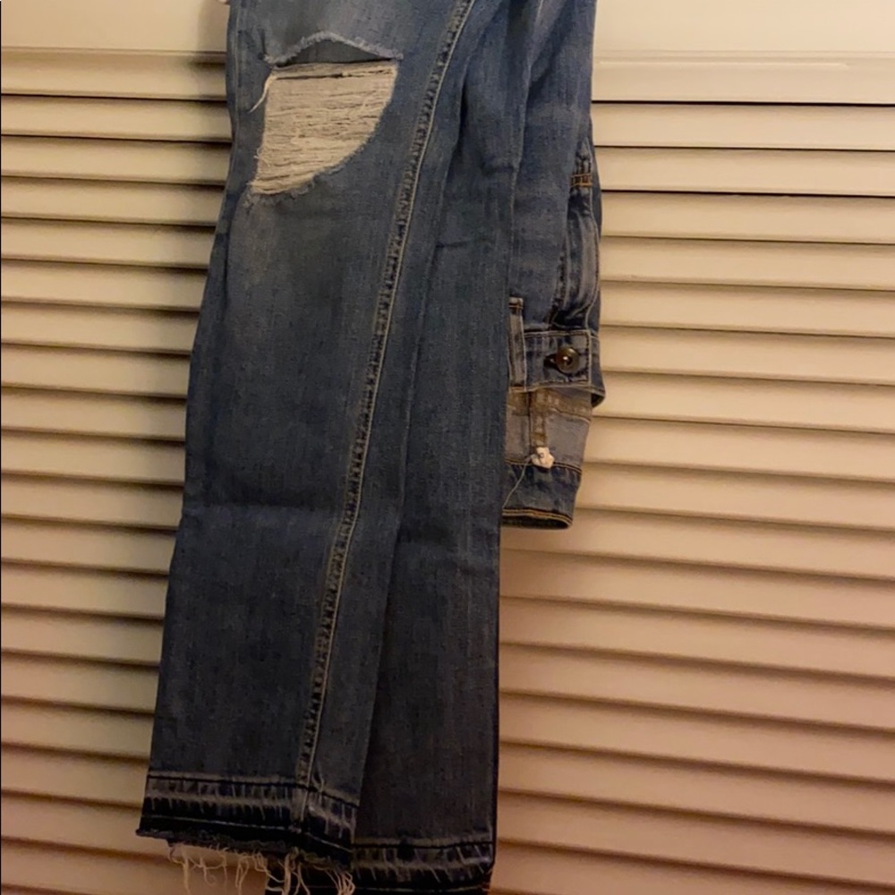 Fun Casual Ripped Style designer Jeans!